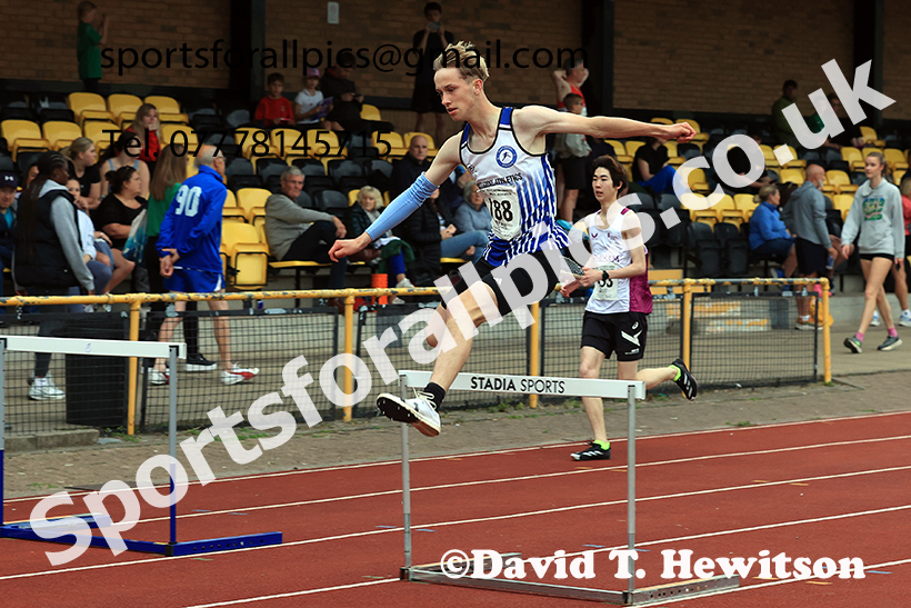 The hurdles, 2025 NEGP No 3, Monkton. Photo: David T. Hewitson/Sports for All Pics